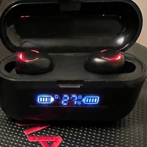 Wireless Bluetooth digital earbuds